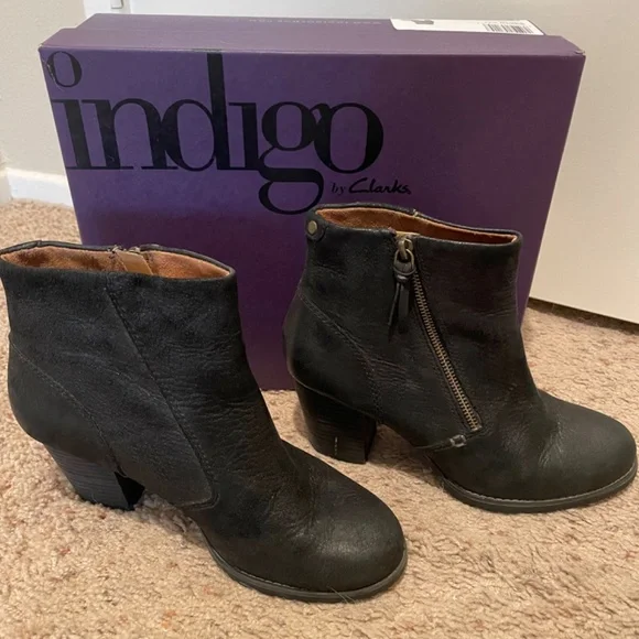 Clarks Indigo Leather Mission Alfa Bootie - Picture 2 of 5